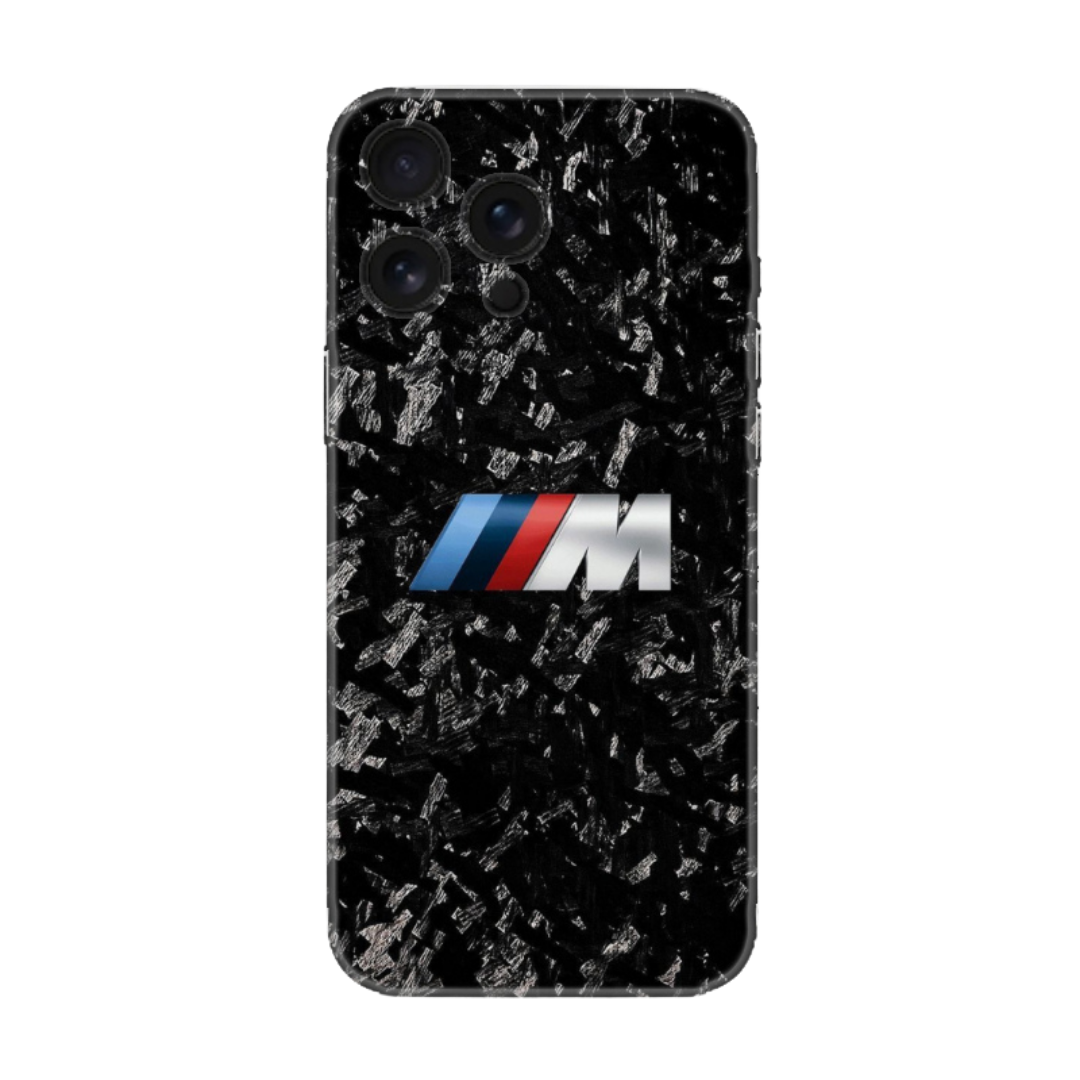 Siyah karbon desenli, şık M logolu iPhone telefon kılıfı