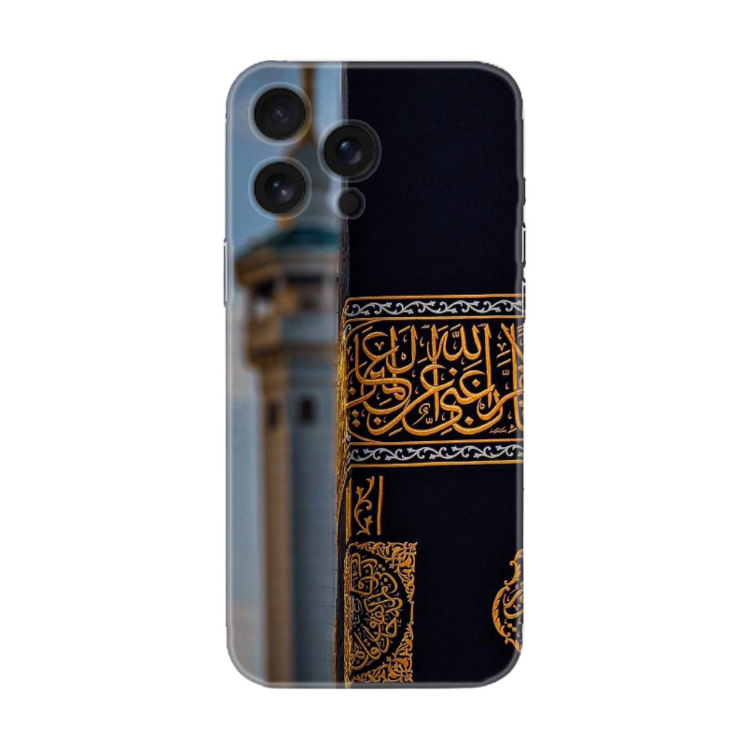 Kabe desenli, İslami motifli şeffaf telefon kılıfı, siyah ve altın detaylı tasarım