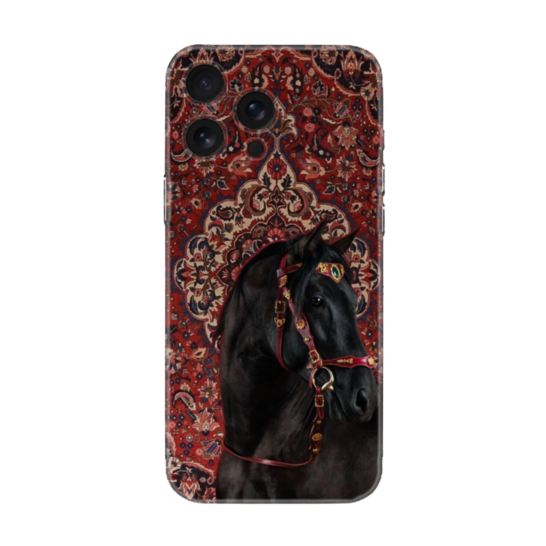 Siyah at desenli, otantik kırmızı halı motifli iPhone telefon kılıfı