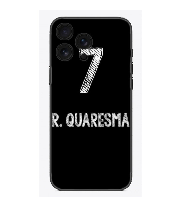 Siyah zeminli, üzerinde 7 numara ve R. Quaresma yazısı bulunan telefon kılıfı