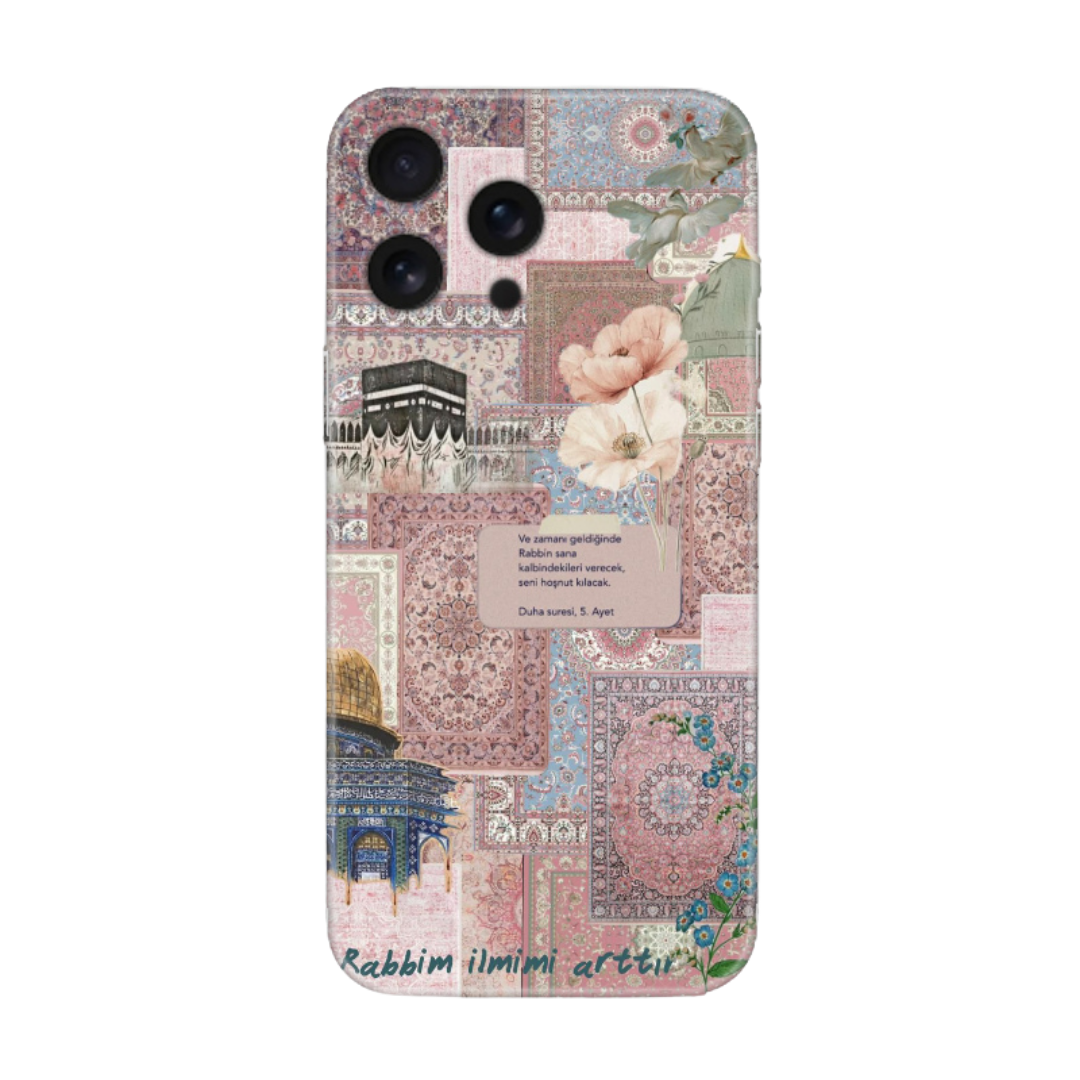 İslami motifli, ayet yazılı desenli iPhone kılıfı, çiçek ve Kabe görselli tasarım