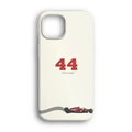 Üzerinde '44' ve yarış arabası deseni bulunan beyaz telefon kılıfı