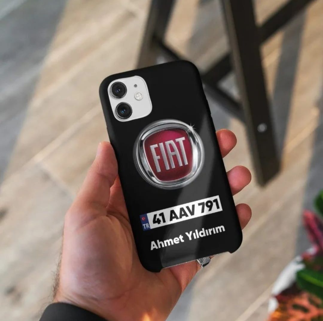 Fiat logolu, kişiselleştirilebilir isimli ve plakalı siyah iPhone telefon kılıfı