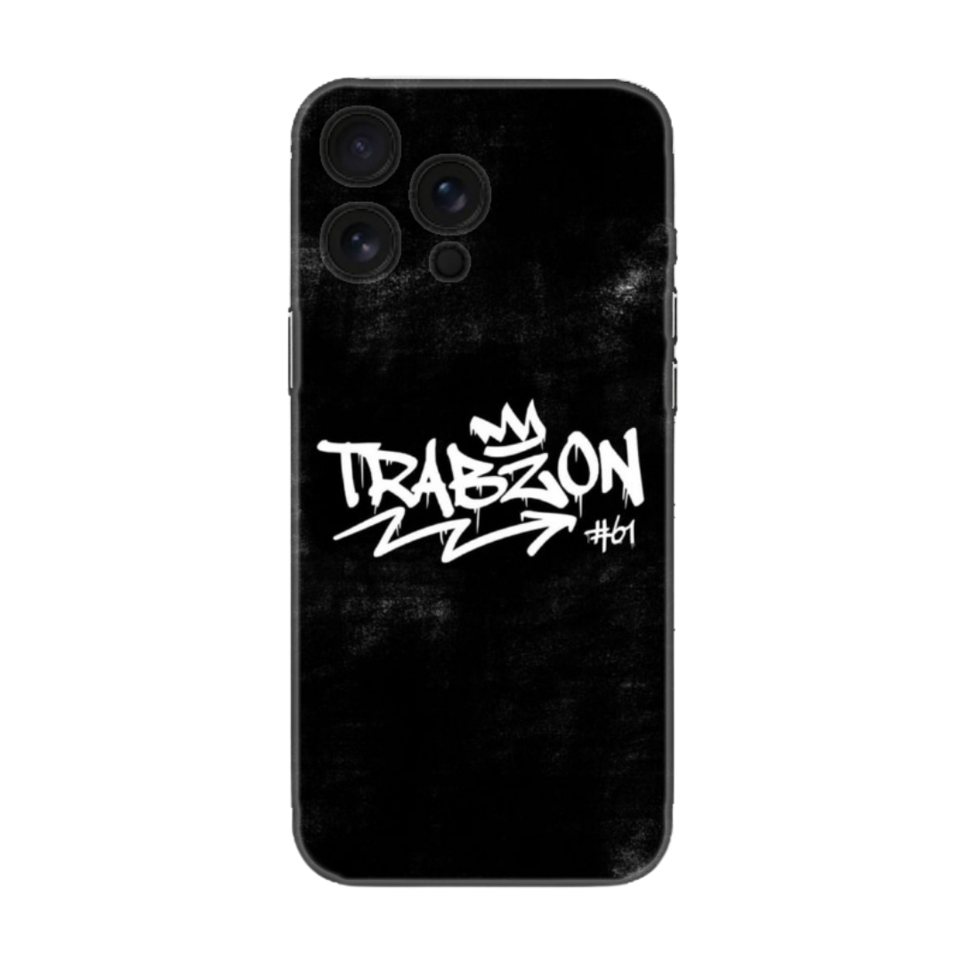 Siyah zemin üzerine beyaz grafiti yazılı Trabzon 61 ve taç tasarımlı darbe emici telefon kılıfı
